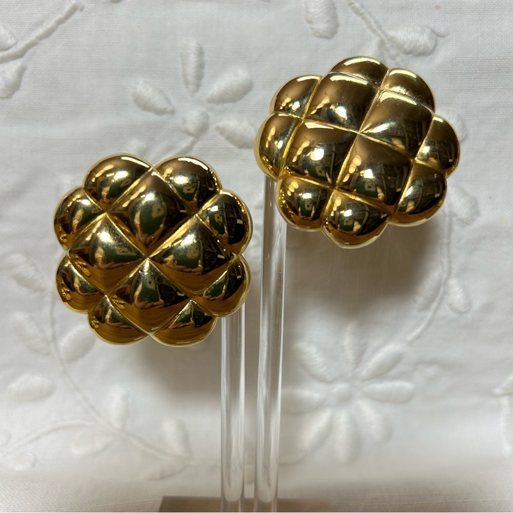 VINTAGE ANNE KLEIN 80’s CLASSIC QUILTED EARRINGS